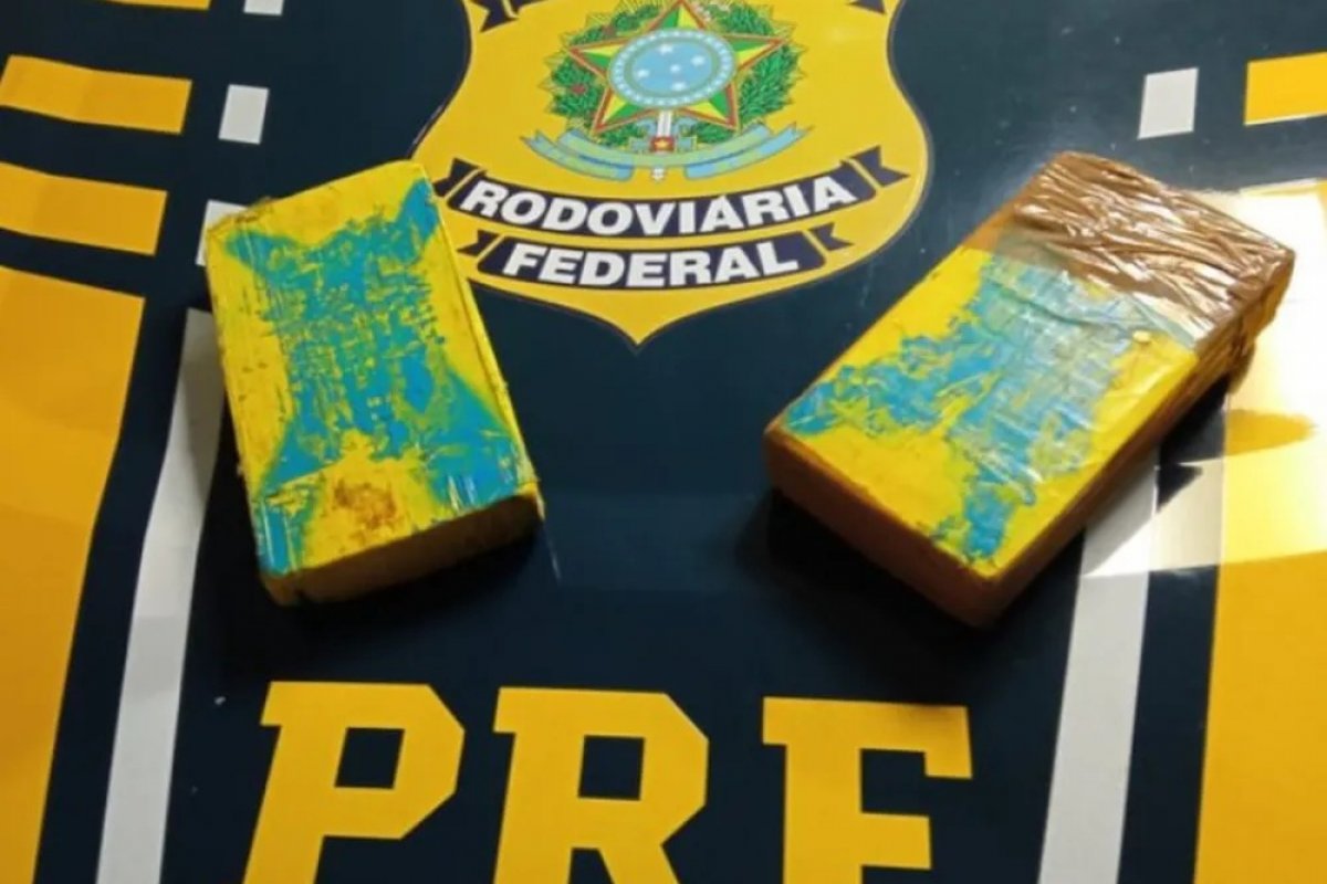 Mulher de 20 anos é presa por suspeita de transportar cocaína em ônibus na Bahia