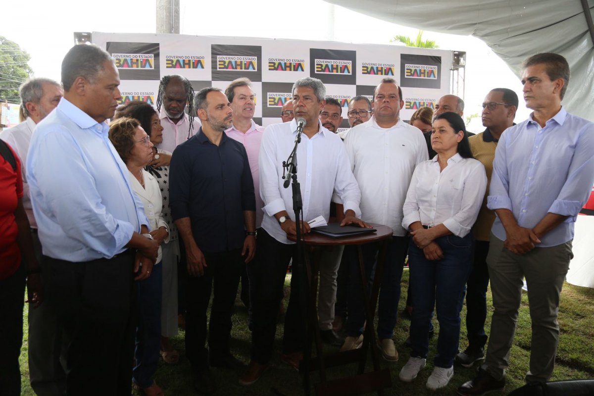 Jerônimo vai à China para discutir ponte Salvador-Itaparica, VLT e BYD