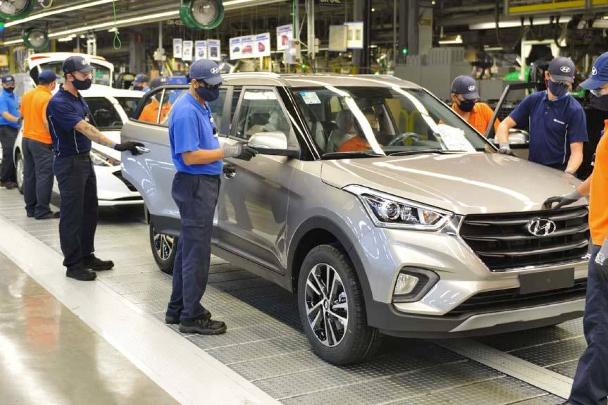 Três grandes fabricantes brasileiras de veículos suspendem produção a partir desta segunda-feira (20)