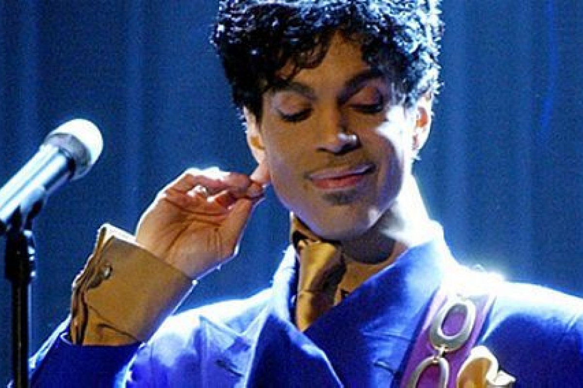 Bracelete de ouro da Versace, está entre as joias de Prince que irá a leilão