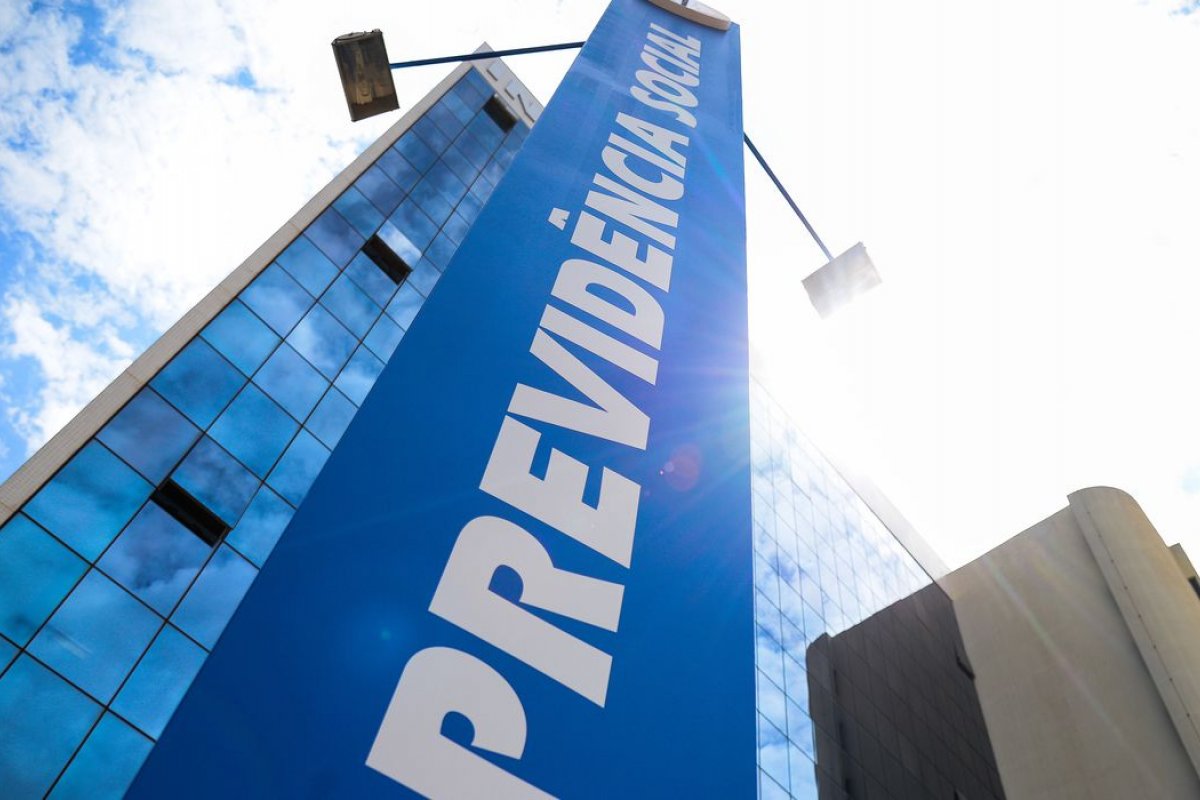 Governo federal marca reunião com bancos para discutir taxa de juros do crédito consignado