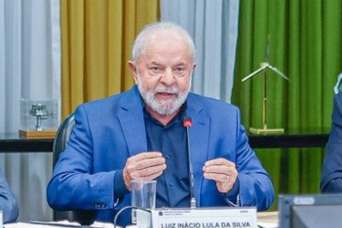 Lula diz que vai continuar ‘batendo’ no BC para reduzir taxa básica de juros
