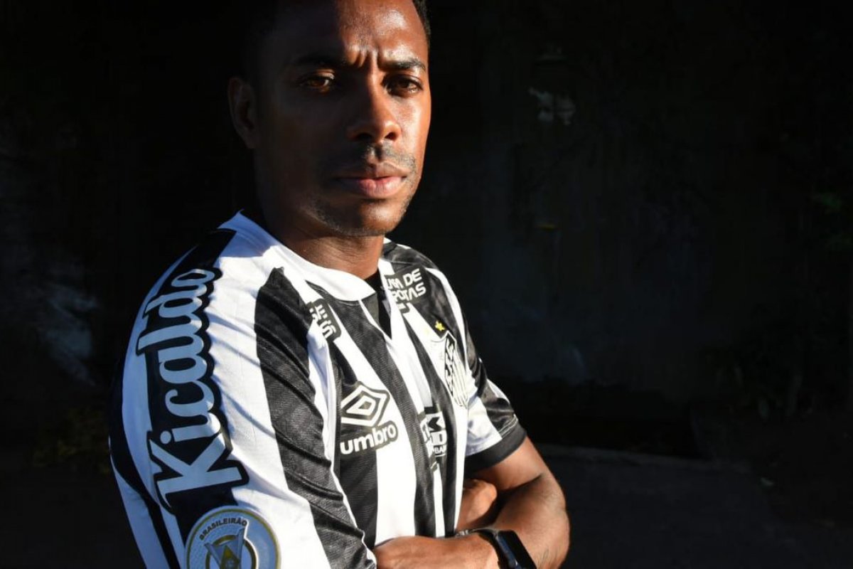 Defesa de Robinho tem 15 dias para contestar condenação do ex-jogador na Itália