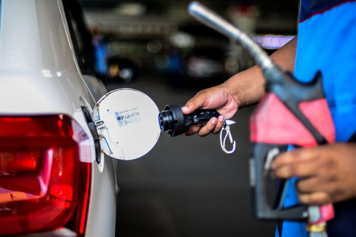 Petrobras anuncia redução de R$ 0,18 no preço médio de venda do diesel para distribuidoras