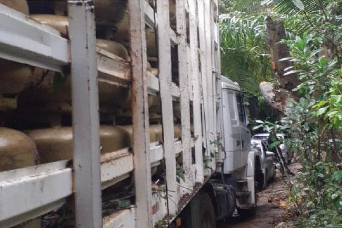 DRFRV recupera carga de botijão de gás no bairro de Areia Branca, em Lauro de Freitas