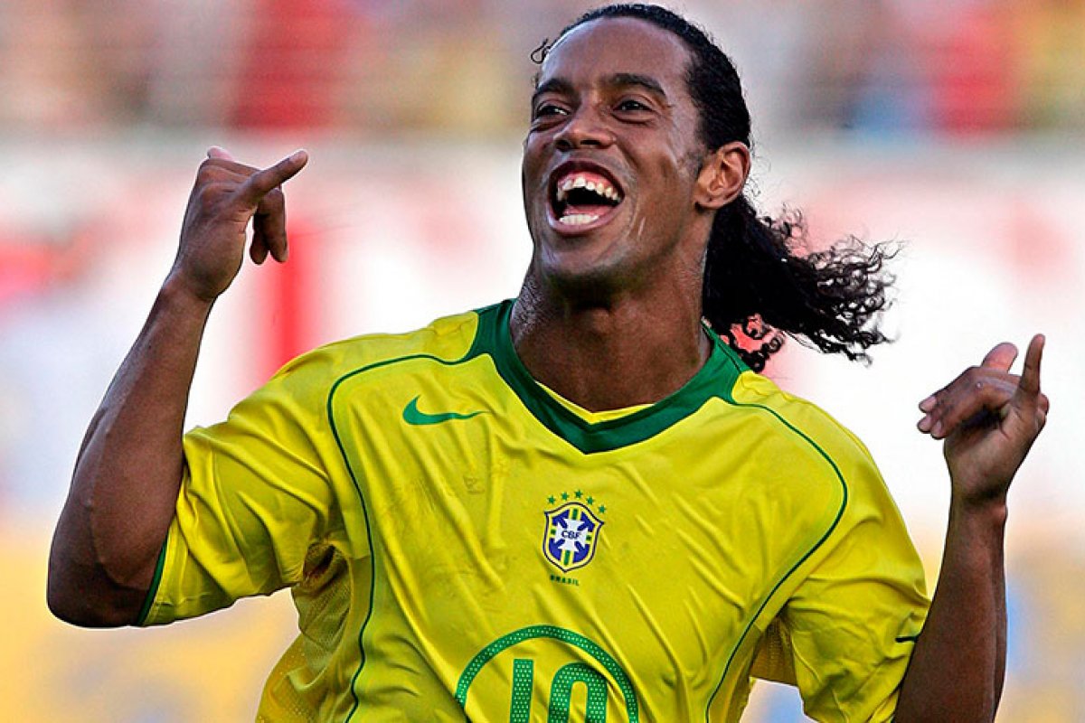 CGU decide manter sigilo de 100 anos para mensagens sobre prisão de Ronaldinho Gaúcho