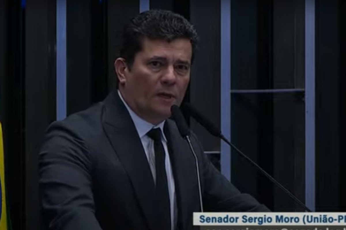 "Se eles vêm pra cima da gente com uma faca, a gente tem que usar um revólver" diz Sergio Moro sobre PCC