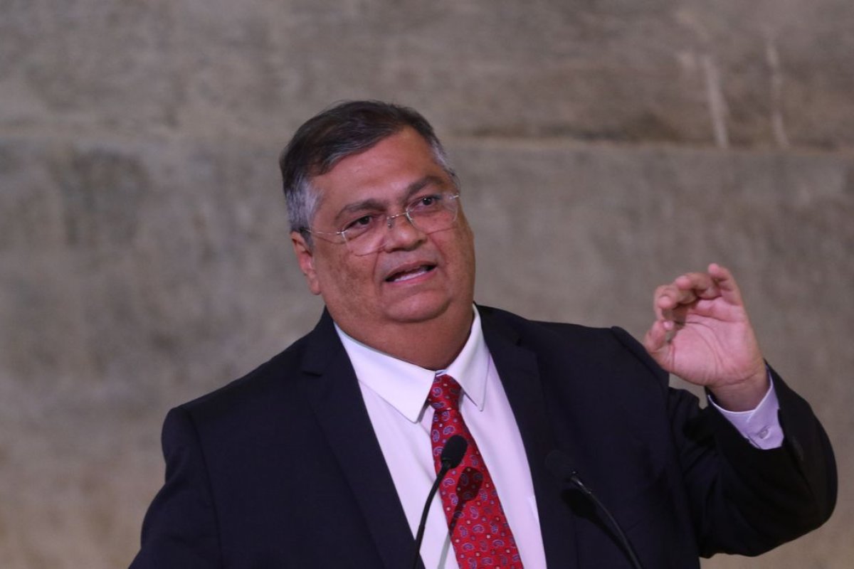 CCJ aprova convite para Flávio Dino esclarecer ações pós-8 de janeiro e visita ao Complexo da Maré