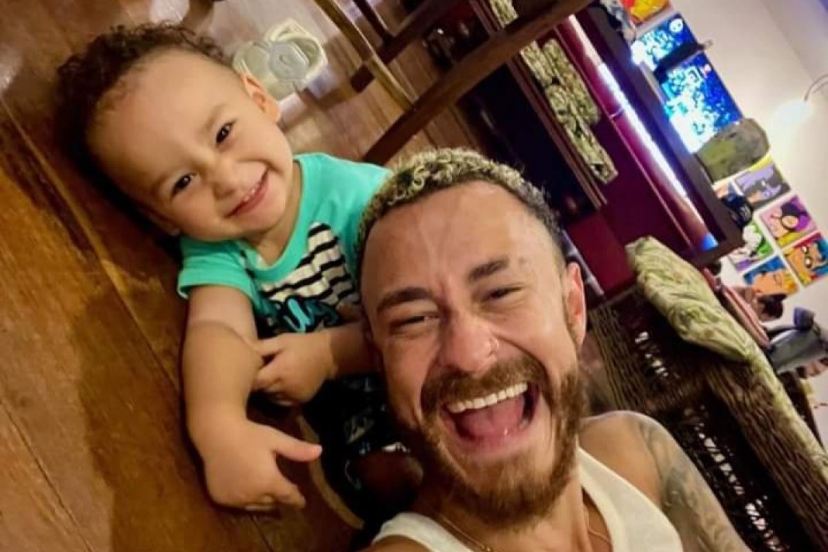 Após eliminação do BBB23, Fred vai ao encontro do filho: "Meu maior prêmio"