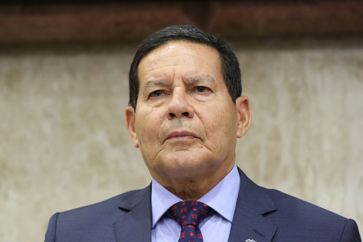 Mourão volta a criticar Lula: ‘Está faltando equilíbrio emocional’