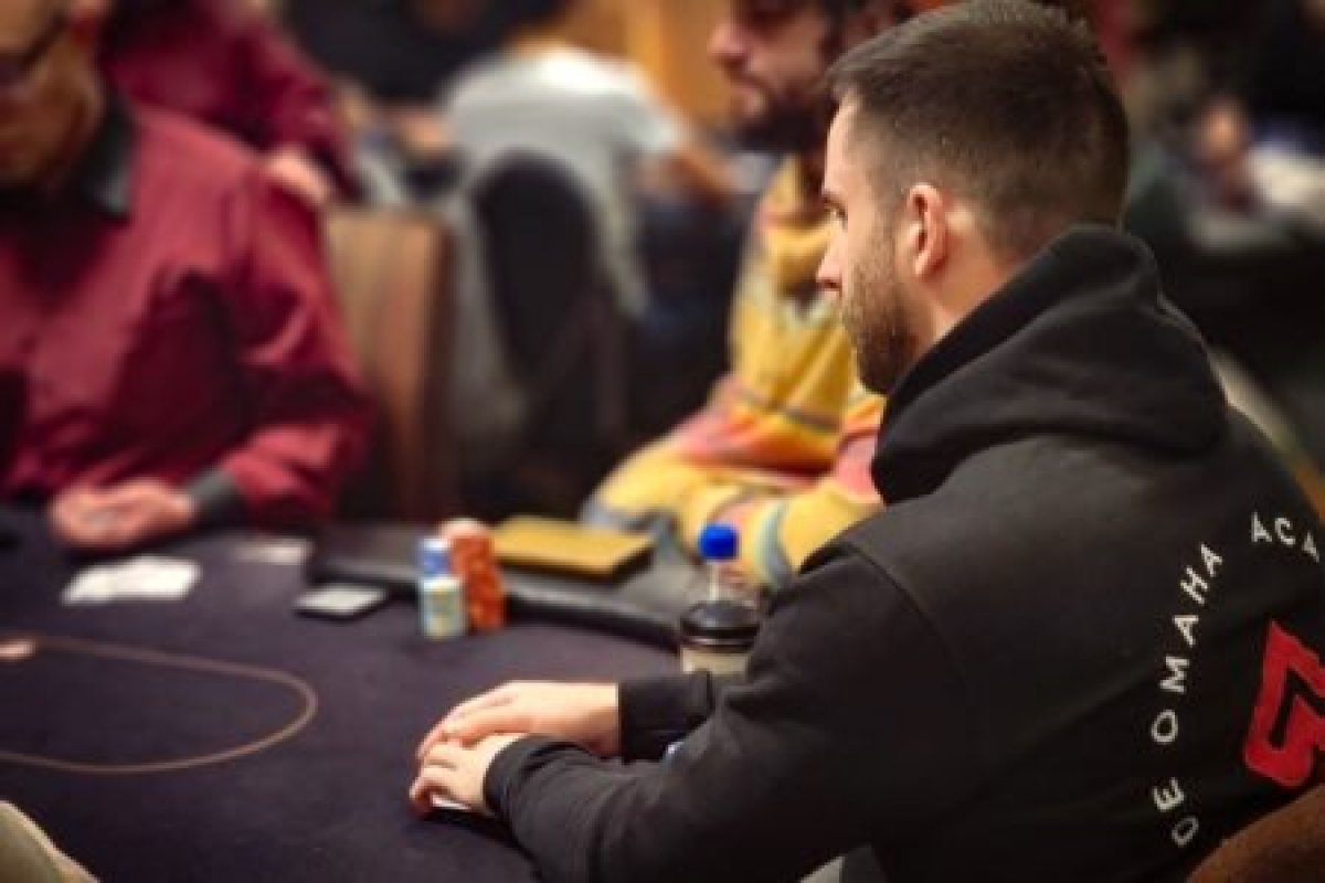 Brasileiro fica entre melhores em torneio de pôquer nos EUA e fatura R$ 230 mil