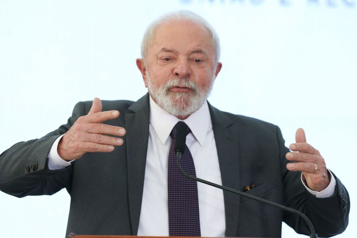 Com pneumonia, Lula reúne-se com ministros e líderes do Congresso