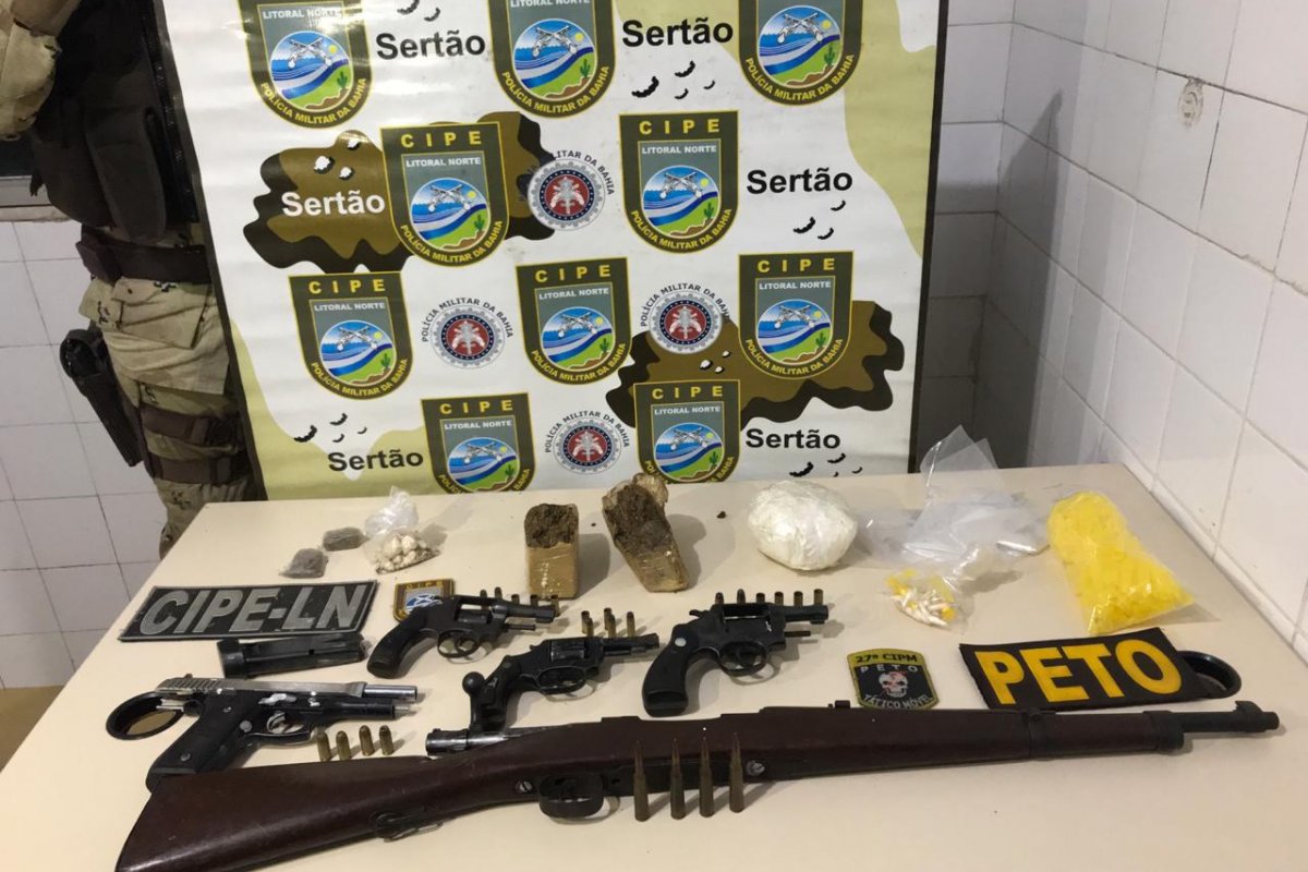 Após denúncias anônimas, fuzil, pistola e revólveres são apreendidos em São Félix