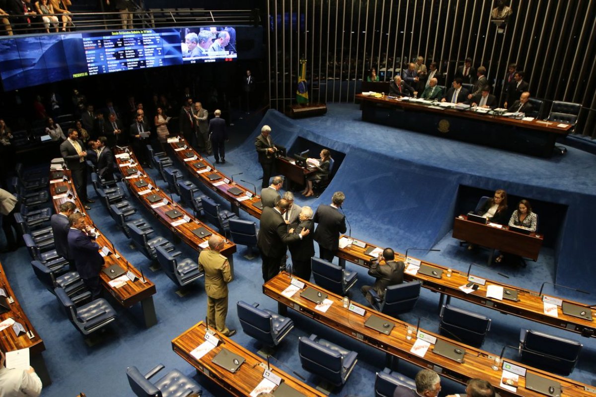 Projeto que reestrutura Previdência dos militares é aprovado no Senado
