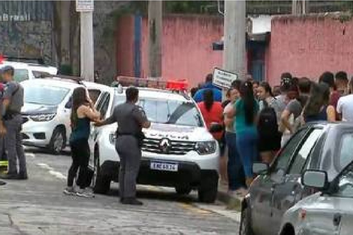 Morre professora esfaqueada por aluno em ataque a escola em São Paulo