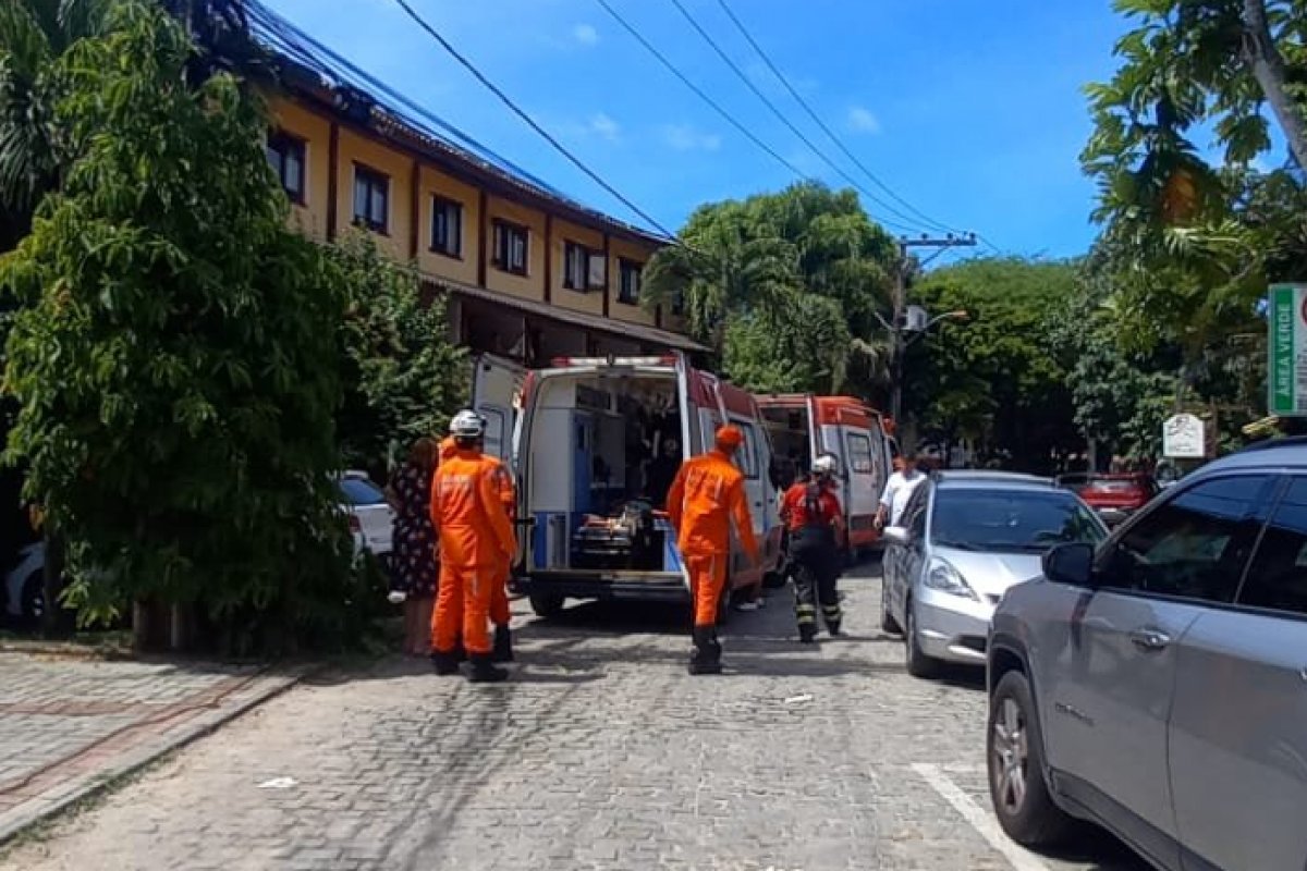 Vídeo: quatro pessoas são resgatadas de elevador em hotel na Praia do Forte