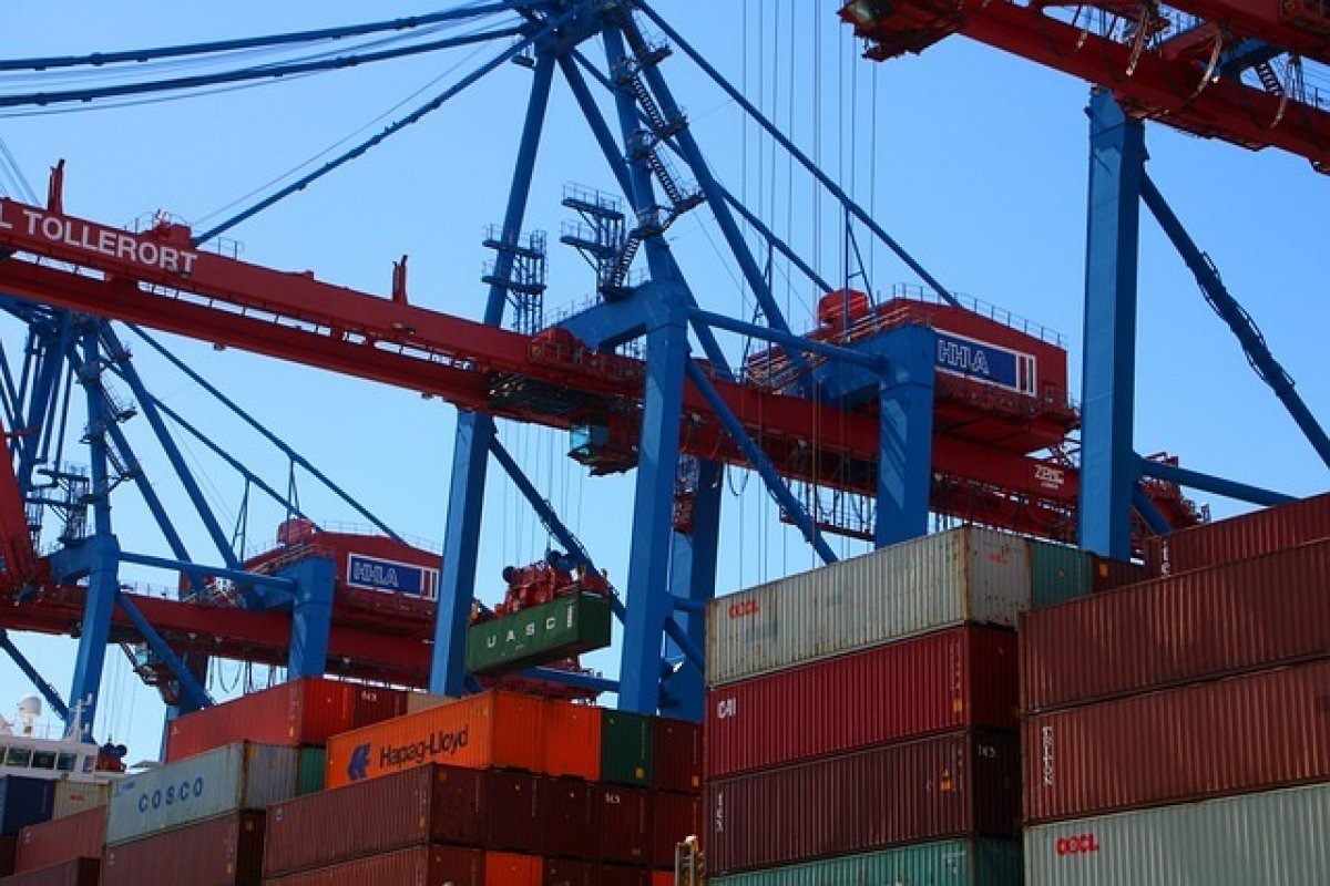 Balança comercial tem superávit de US$ 1,270 bilhão na 4ª semana de março