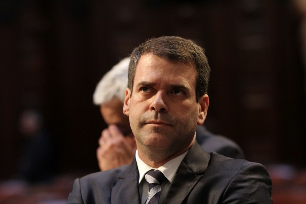 Deputados da Alerj votam se parlamentar da Casa deve receber medalha