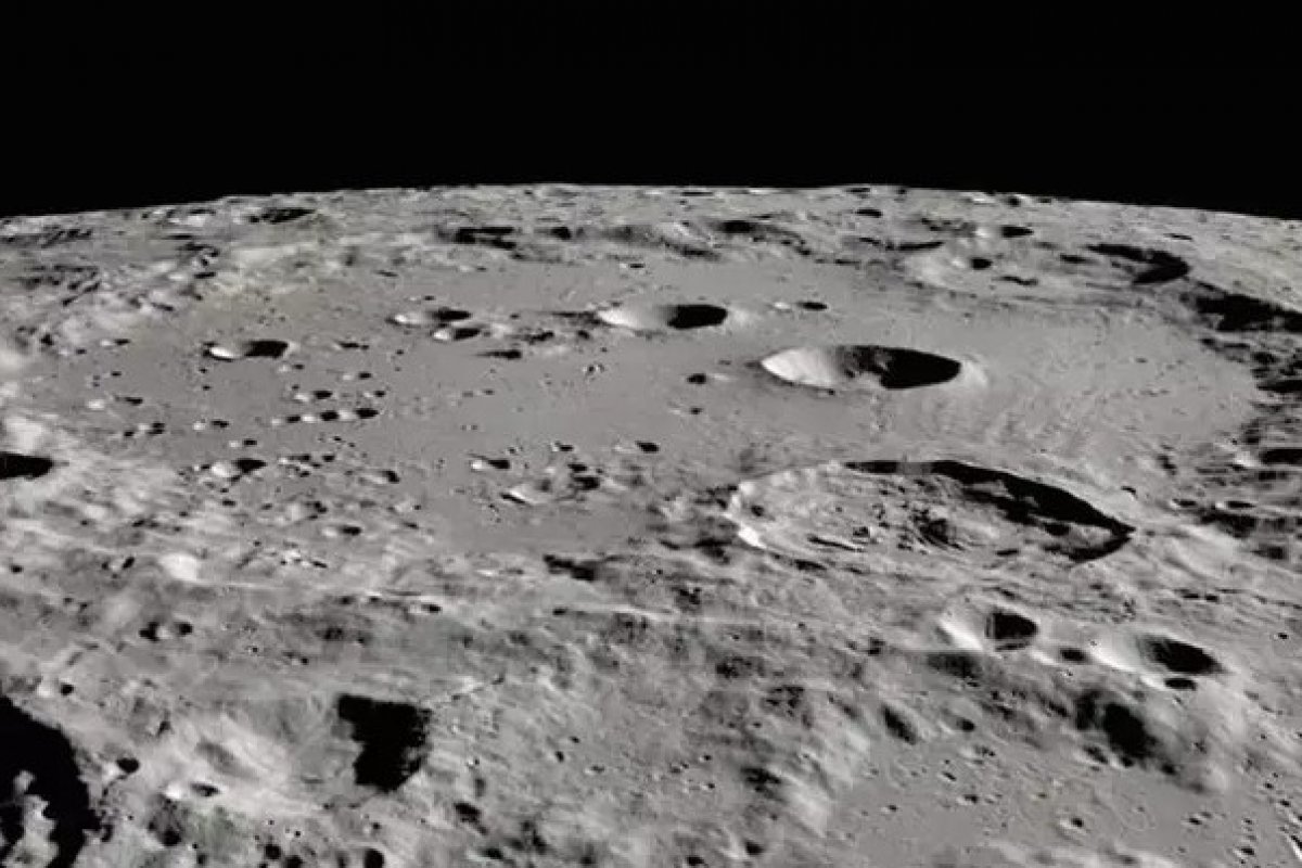 Cientistas descobrem água presa em 'gotas de video' na superfície da Lua