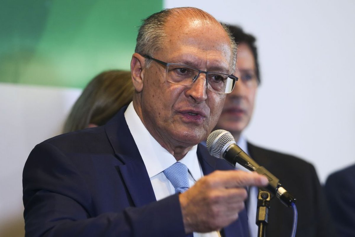 Alckmin defende reforma tributária e diz que PIB pode crescer 10% em 15 anos