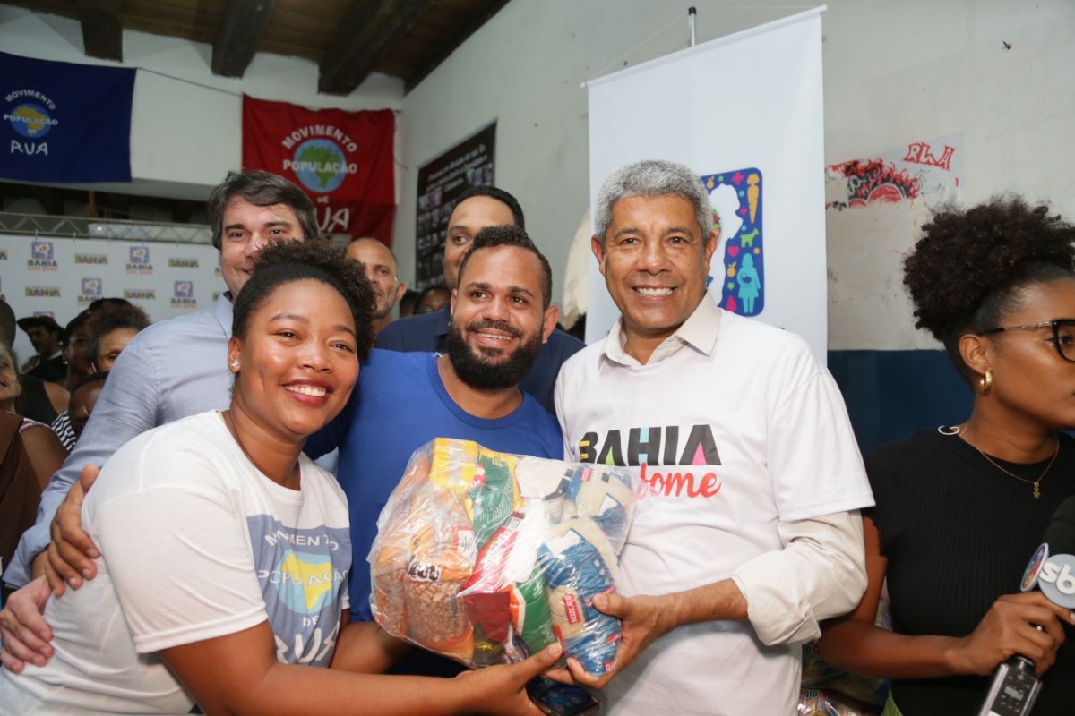 Jerônimo lembra do aniversário de Salvador e critica prefeito: ‘Com fome não dá para celebrar’