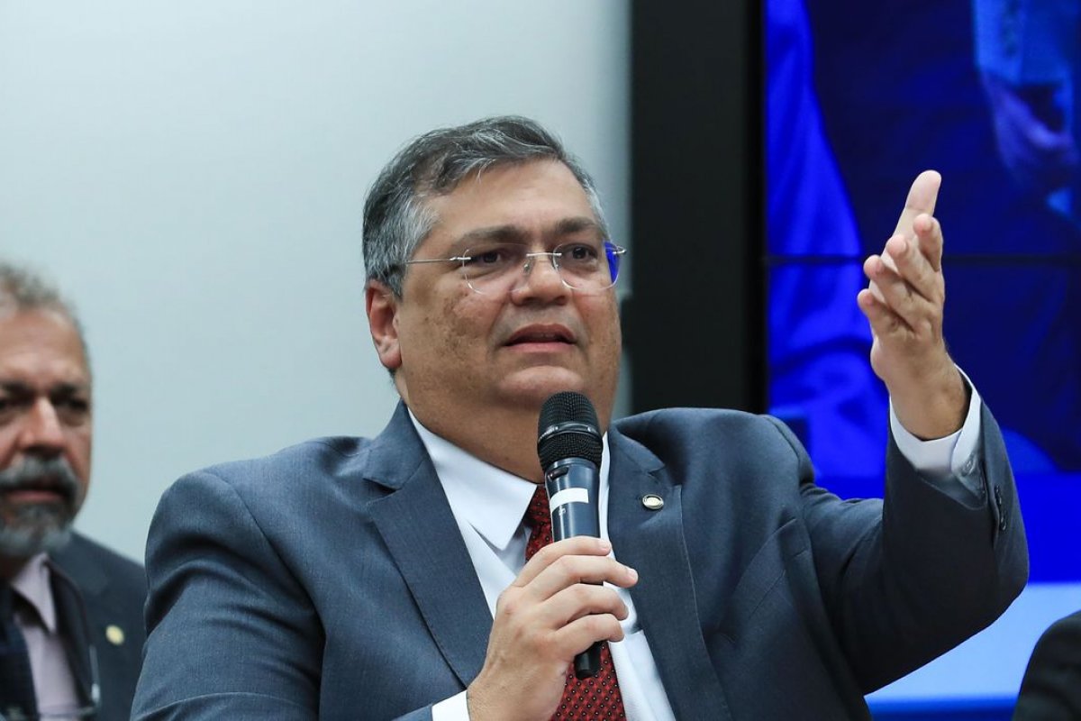 Flávio Dino afirma que PF fará segurança dentro de aeroporto para retorno de Bolsonaro