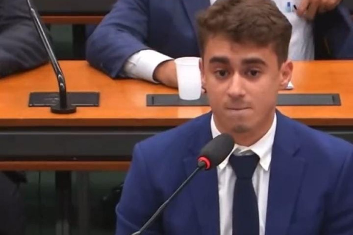 Vídeo: Nikolas Ferreira é interrompido em sabatina sendo chamado de "Nicole" e "chupetinha"