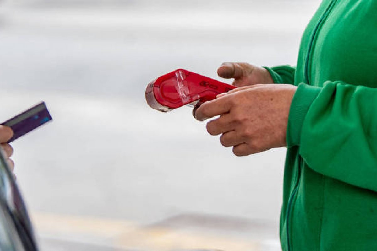 Taxa de juros do cartão de crédito rotativo atinge 417,4% ao ano e é o maior valor desde 2017