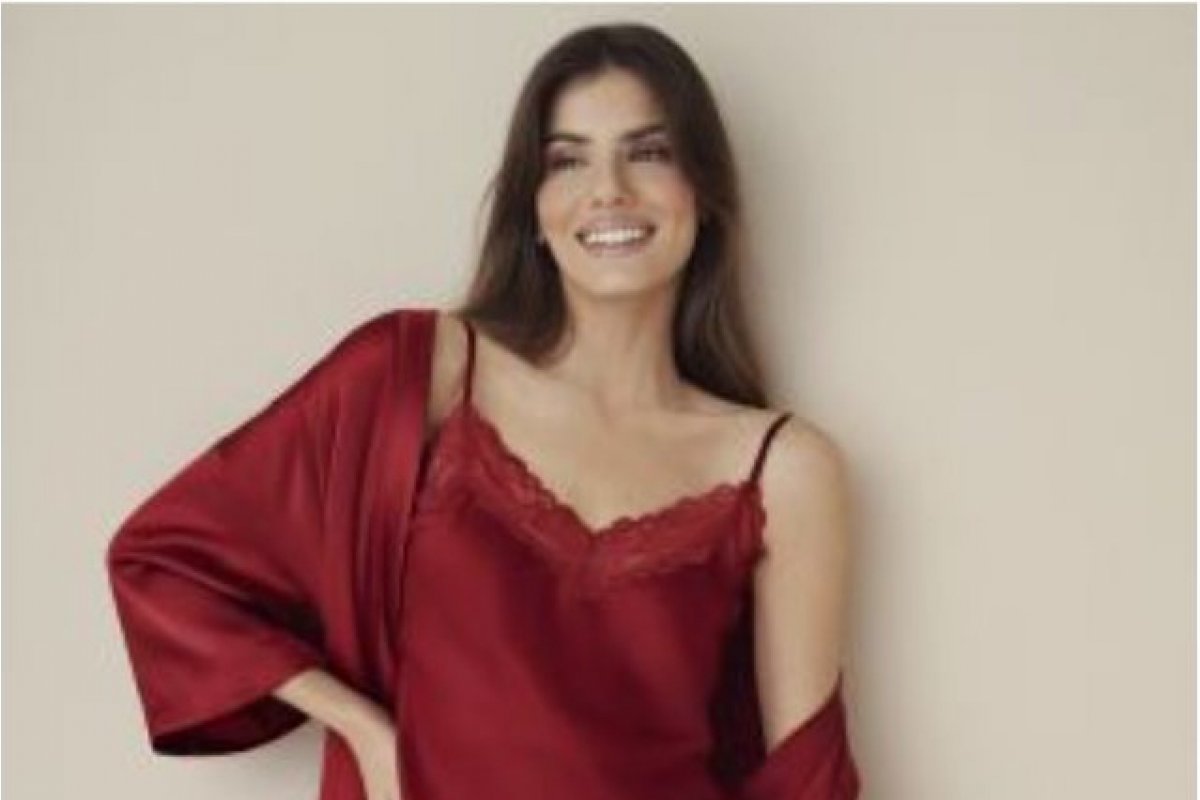 Marca italiana escolhe Camila Queiroz  para apresentar novas peças da Silk Collection!