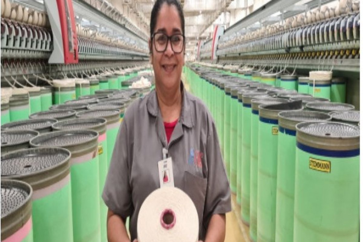 Pesquisa revela que mulheres dominam a indústria têxtil e de confecção!