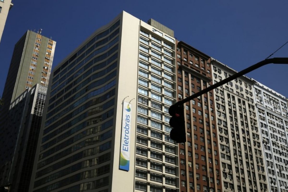 Eletrobras: plano de demissão tem adesão de 1.300 funcionários