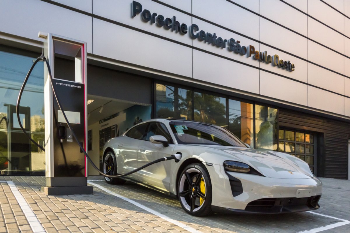 Porsche expande concessionárias com novo padrão em SP