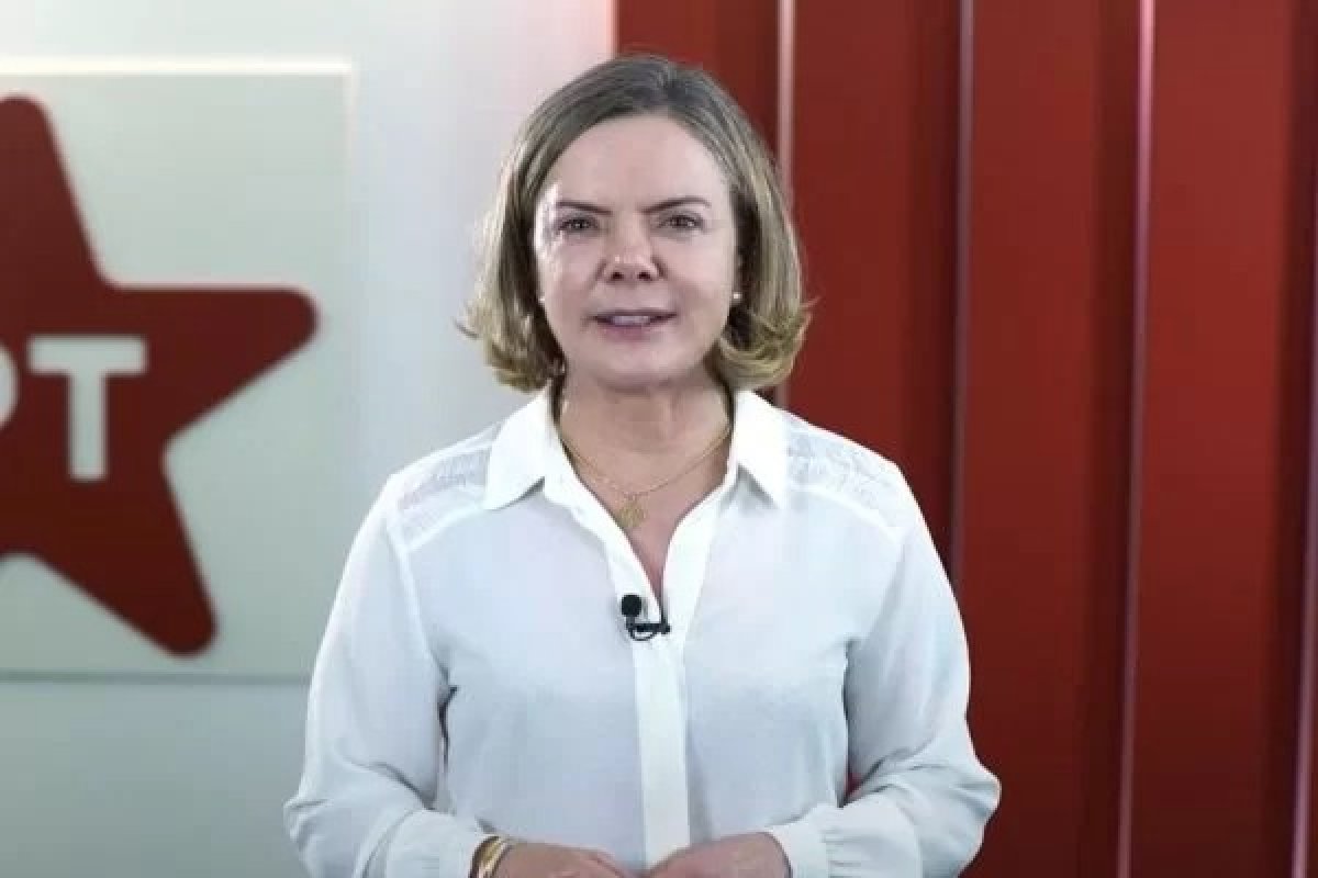 “Venha ver como o país melhorou”, diz Gleisi sobre retorno de Bolsonaro