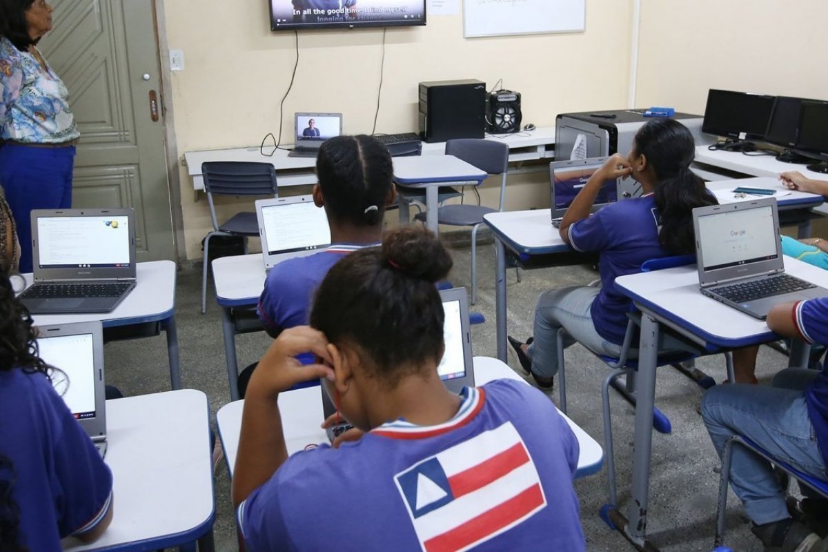 Governo da Bahia anuncia promoção de mais de 800 profissionais da educação na rede estadual
