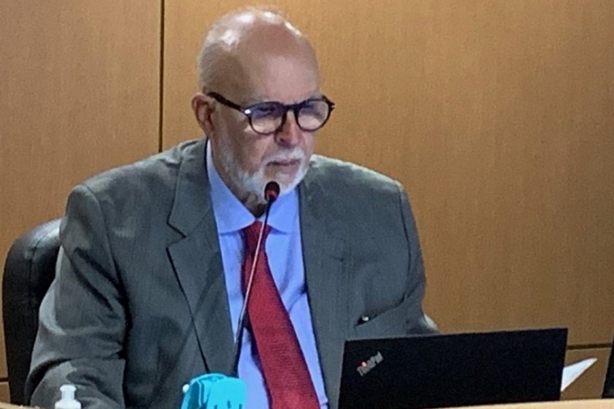 Prefeito de Tanquinho é multado em R$ 4 mil por contratar servidores sem concurso