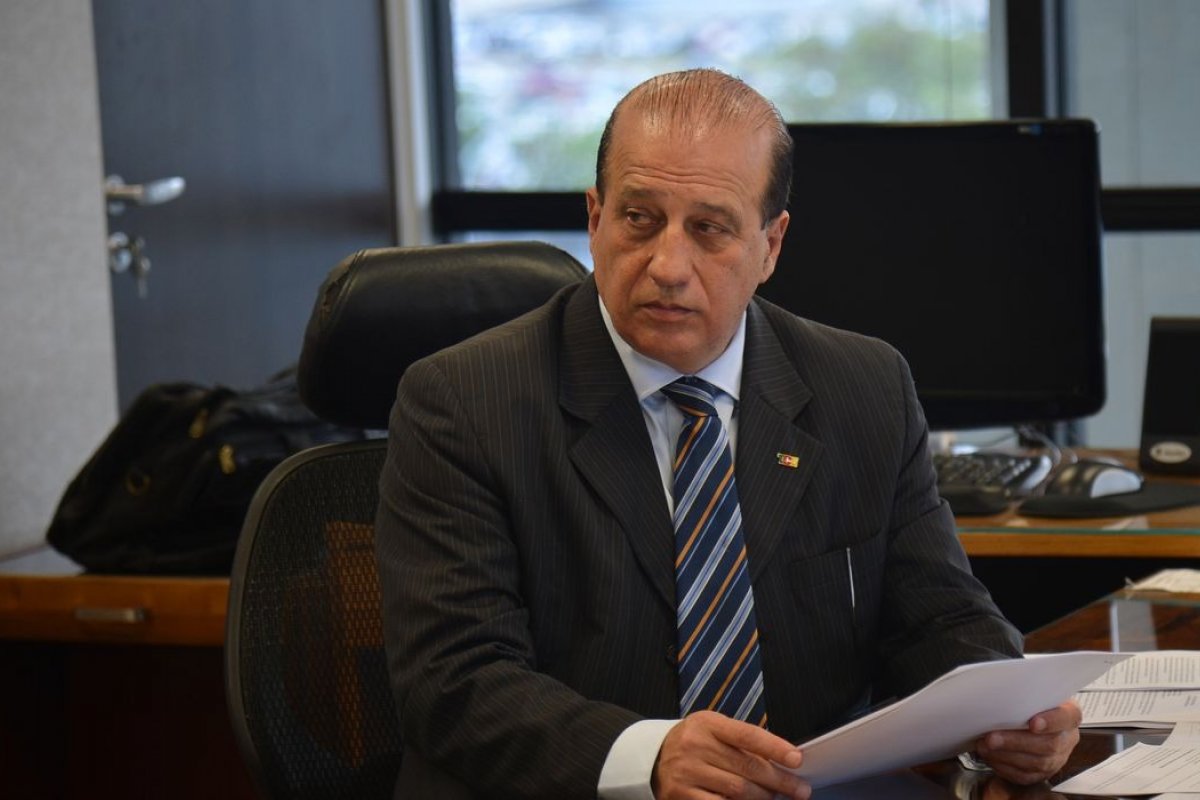 Petistas protocolam notícia-crime contra ministro do TCU que sugeriu golpe militar