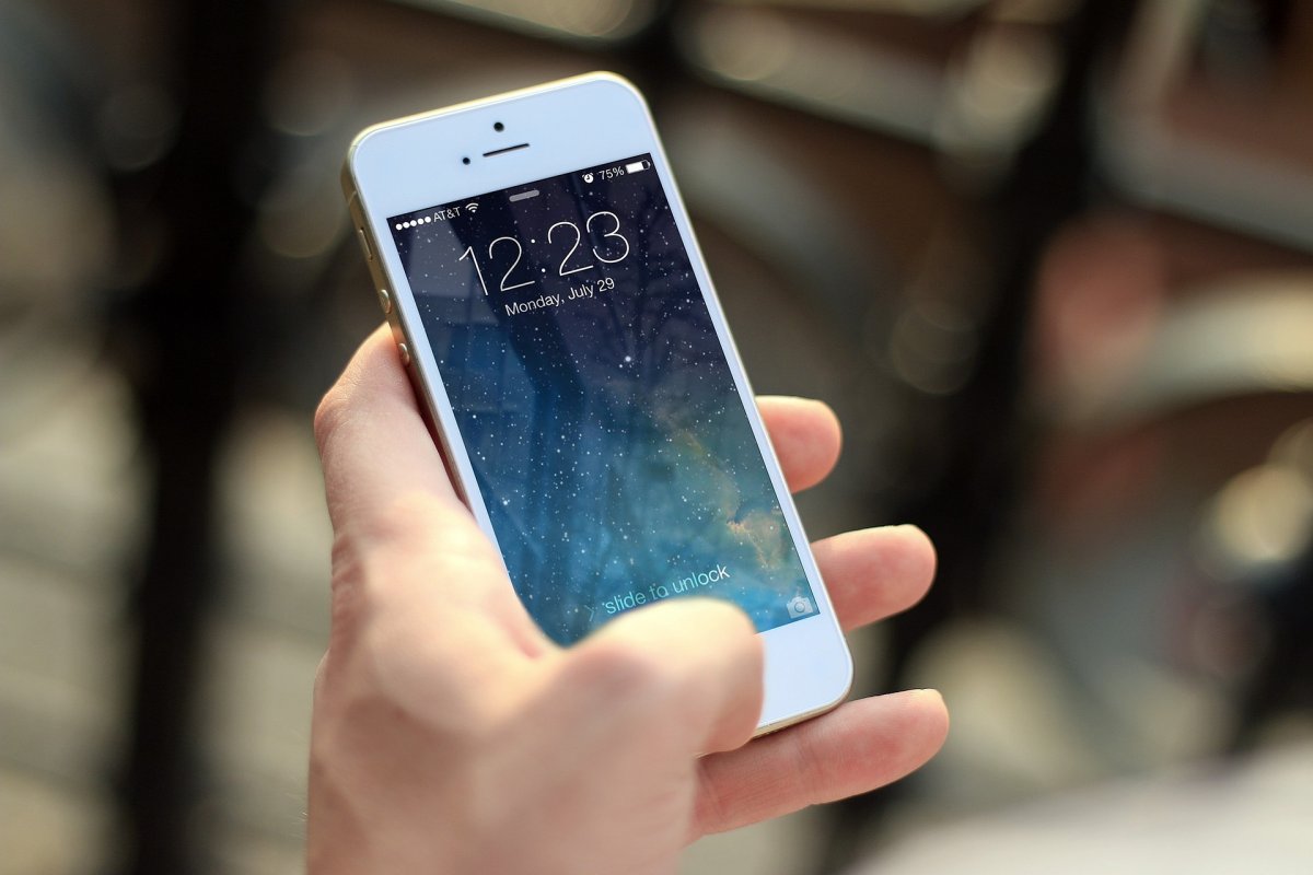 Justiça decide manter a suspensão da venda de iPhone sem carregador no Brasil