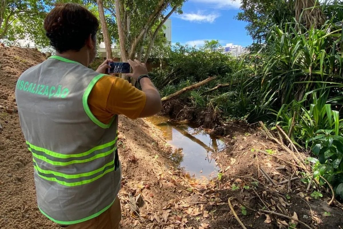 Prefeitura de Lauro de Freitas (BA) suspende obra por danos ambientais ao Rio Joanes