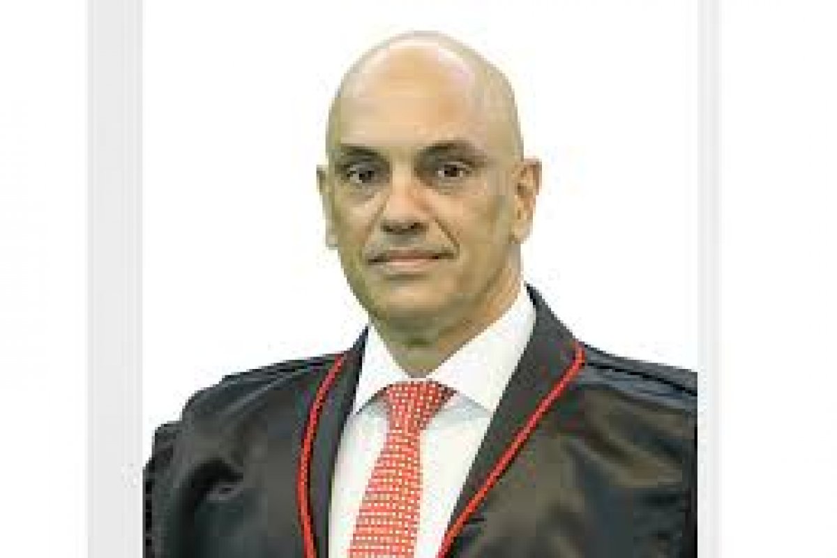 Alexandre Moraes recusa pedidos de parlamentares para investigar Lula por declaração sobre Sérgio Moro