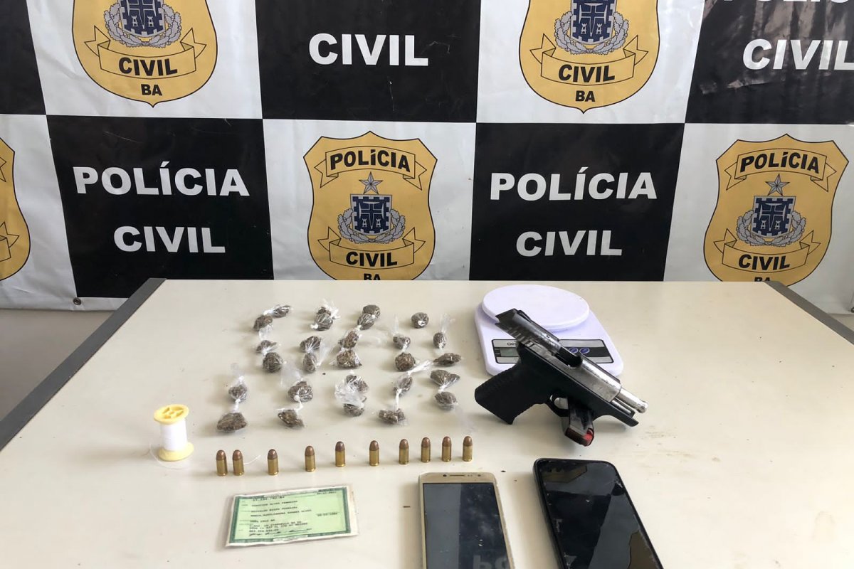 Dupla é presa em flagrante por porte ilegal de arma e tráfico de drogas em Santo Antônio de Jesus (BA)