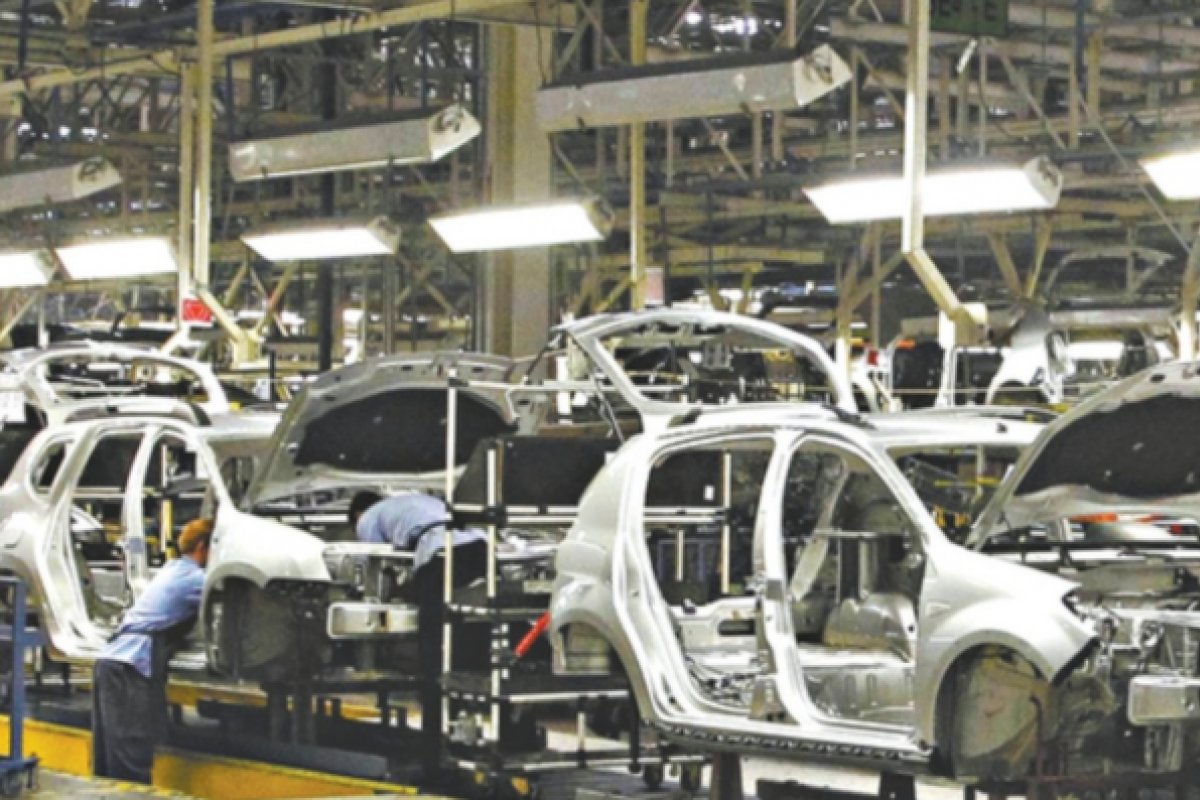 Produção de carros cai 7% no Brasil