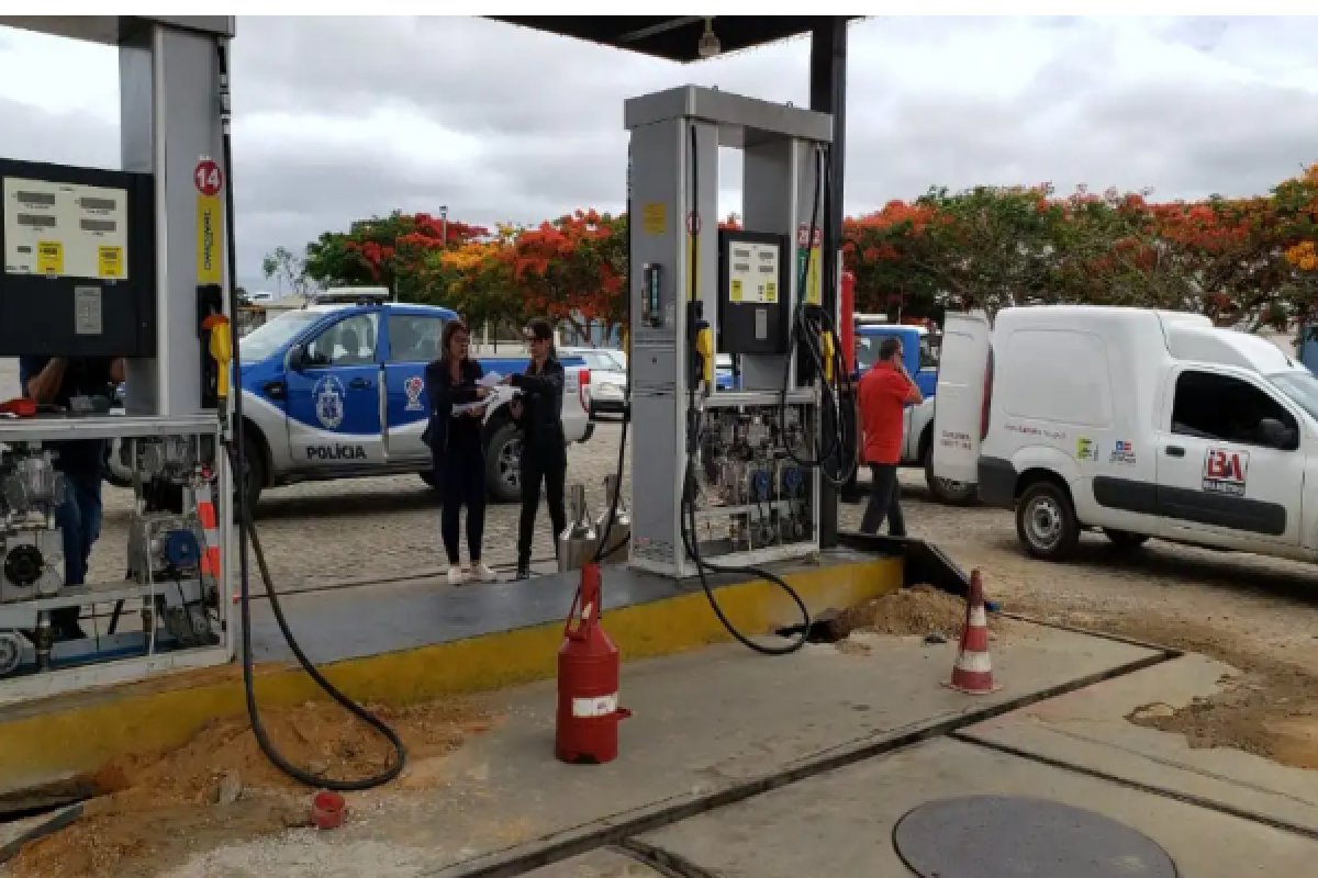 Posto é interditado por vender combustíveis a menos