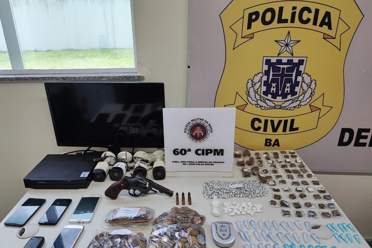Homens são presos durante ação conjunta contra o tráfico de drogas em Gandu (BA)