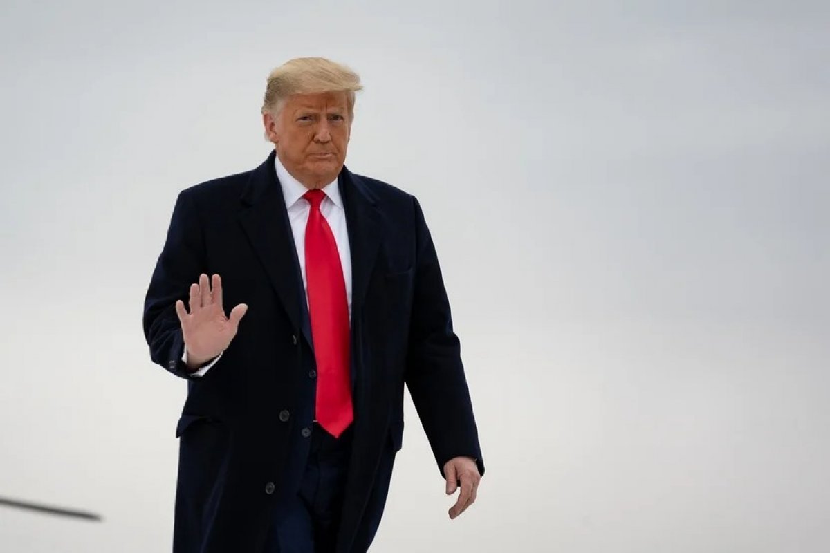 Donald Trump deve se entregar a Justiça dos EUA na terça-feira (4)