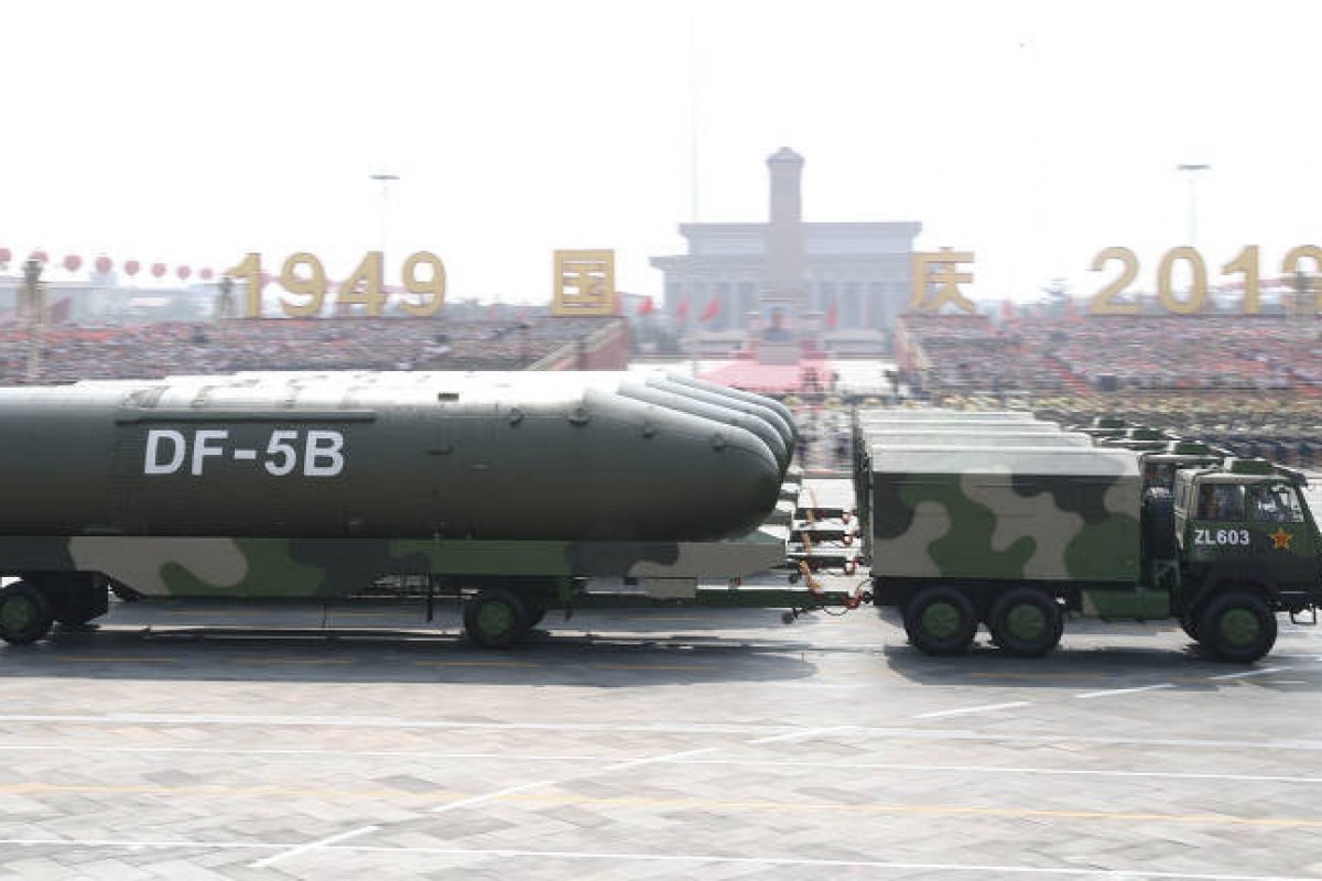 Número de ogivas nucleares sobe para 9.576 em 2023