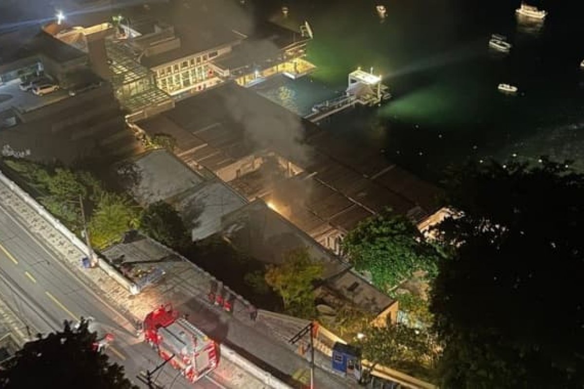 Incêndio atinge Yacht Clube da Bahia; fogo começou em sauna