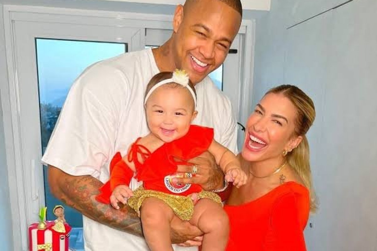 Mentirosos! Leo Santana e Lore Improta não estão grávidos!