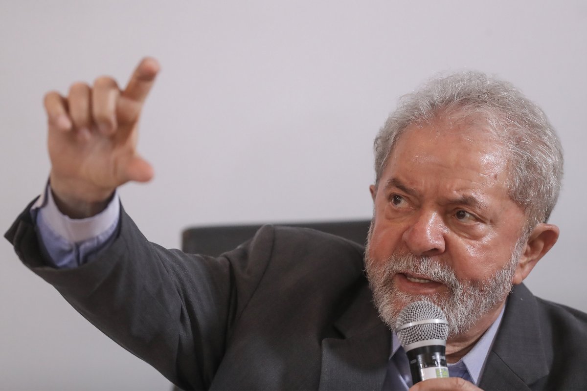 Lula volta a trabalhar no Planalto após 10 dias afastado por broncopneumonia