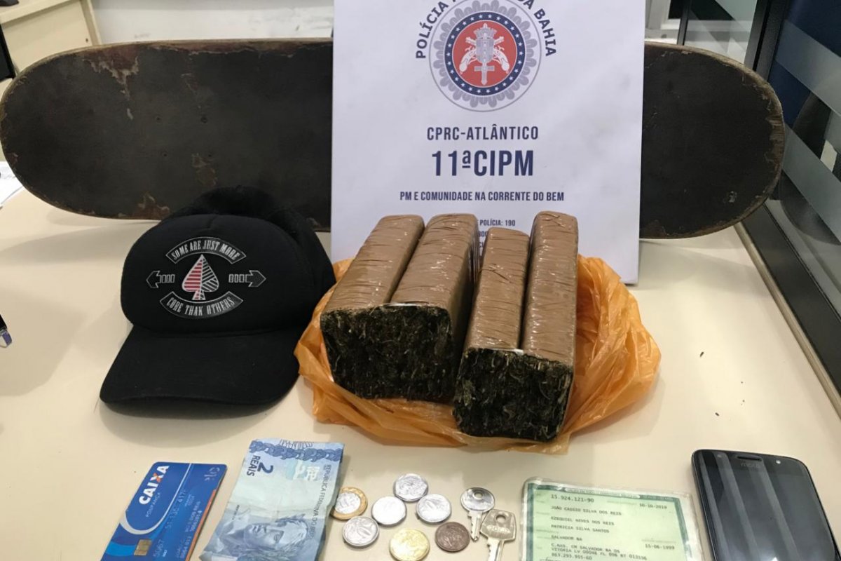 Homem é preso suspeito de transportar drogas para o bairro da Barra