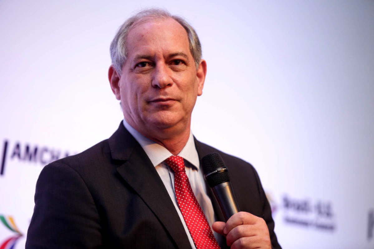 Entrega do Título de Cidadão Baiano para Ciro Gomes é adiada